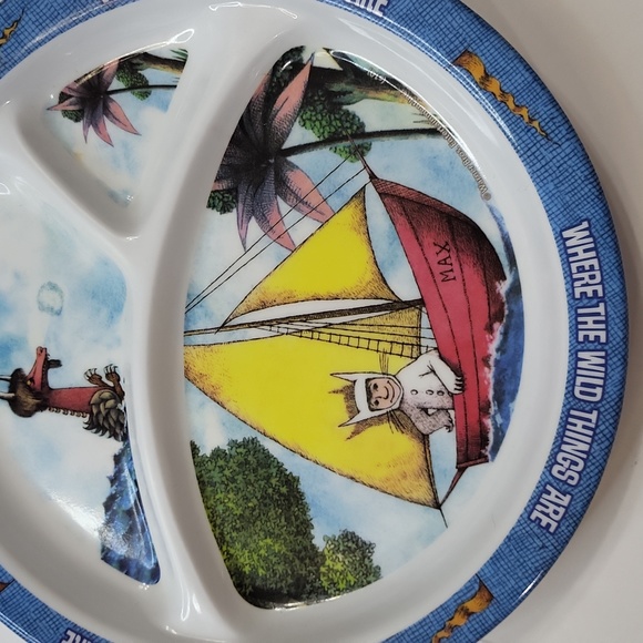 Lot of 3. Two Where the Wild Things are 3 section plates And Book. - Picture 8 of 16